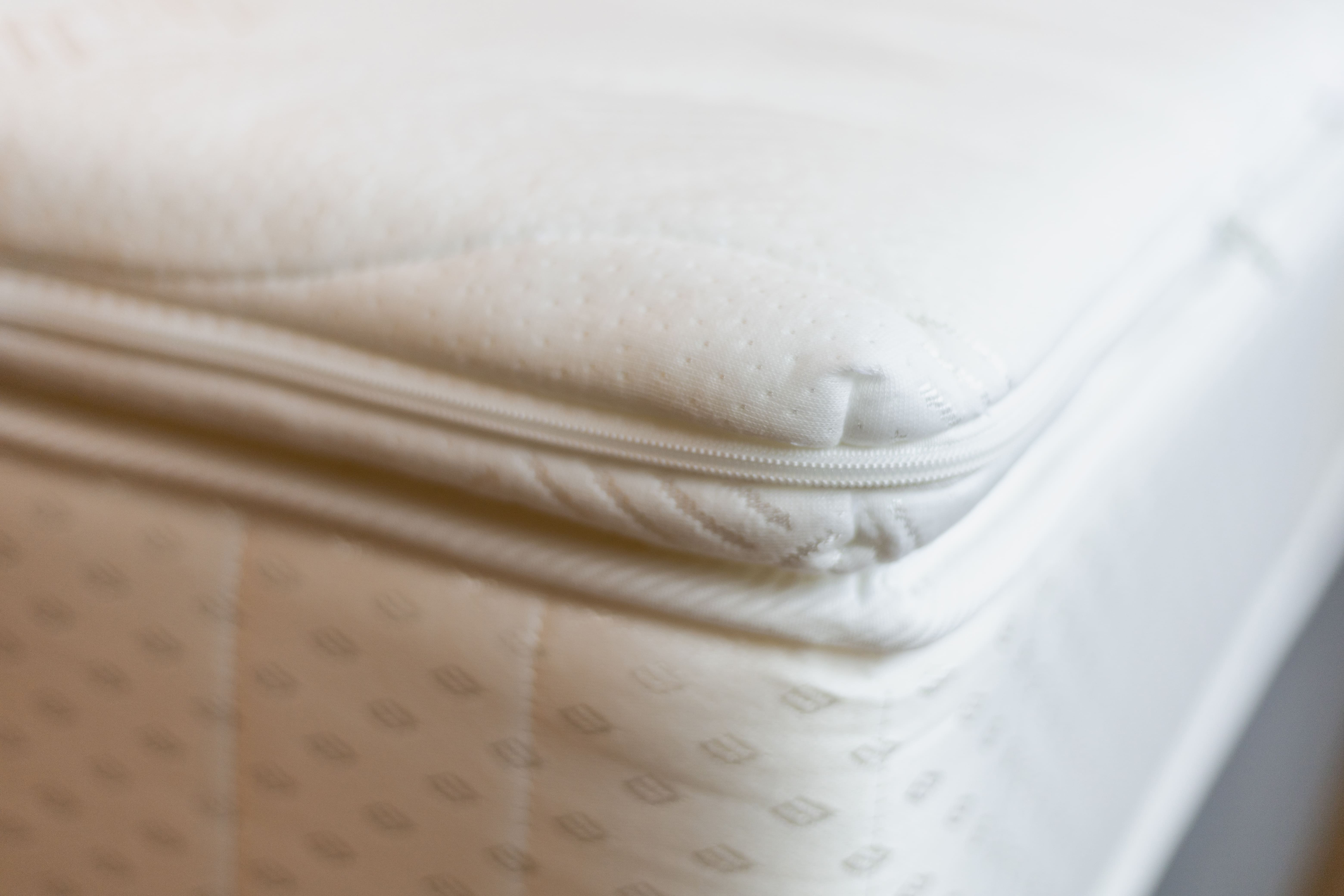 Surmatelas rafraîchissant avec housse respirante — idéal pour les nuits chaudes d'été