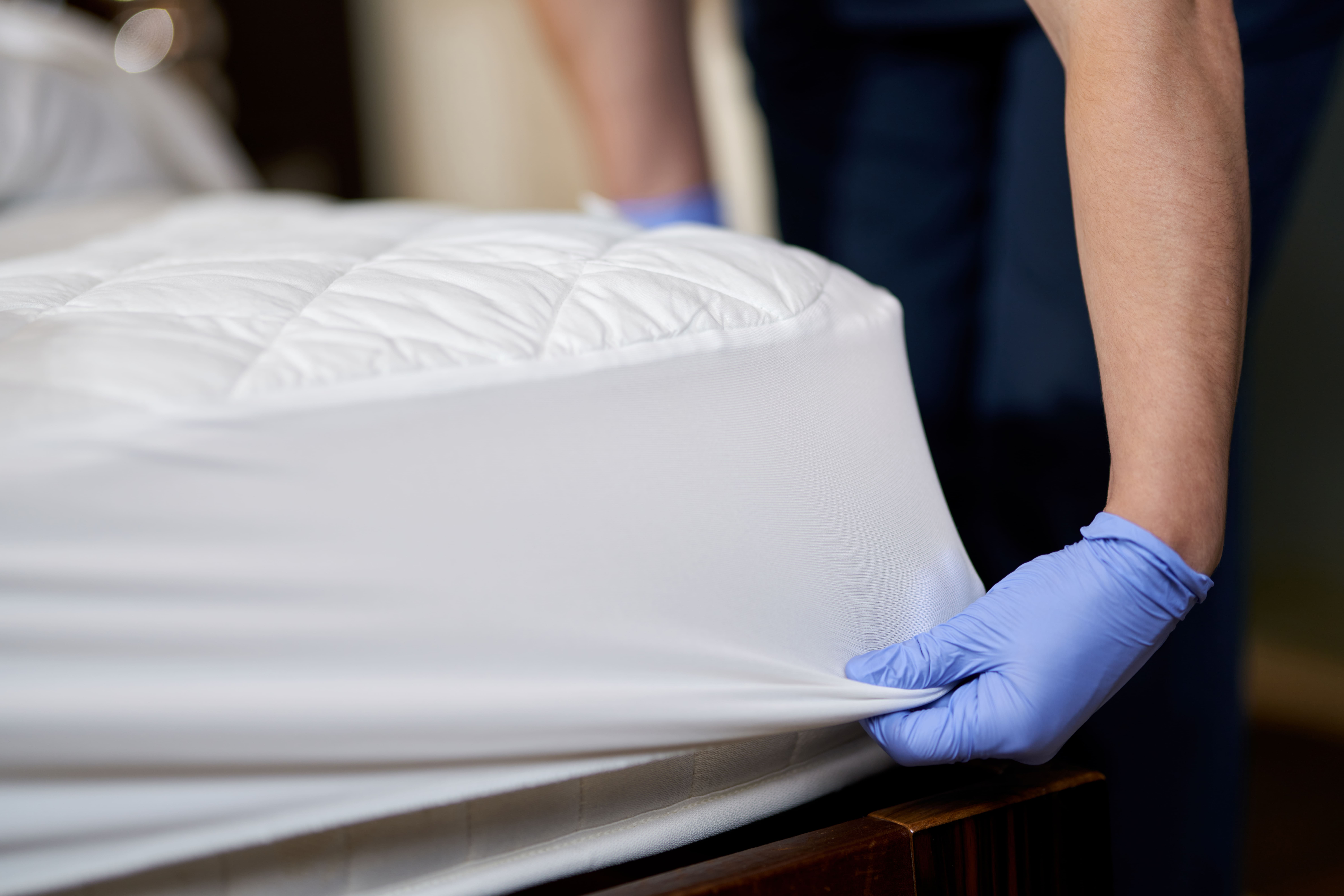 Entretien et lavage régulier de la housse de matelas pour une literie saine