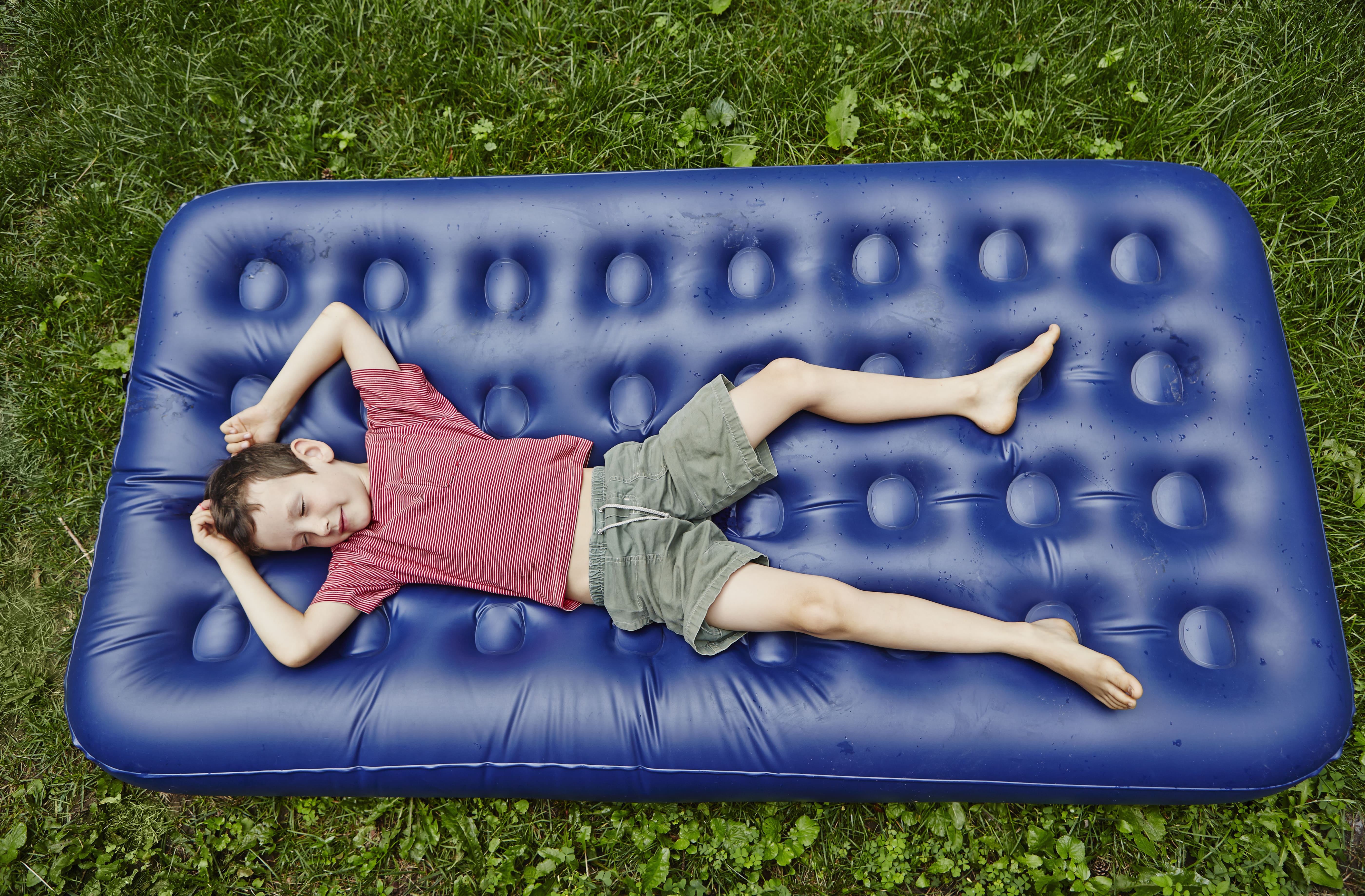 Matelas gonflable posé au sol